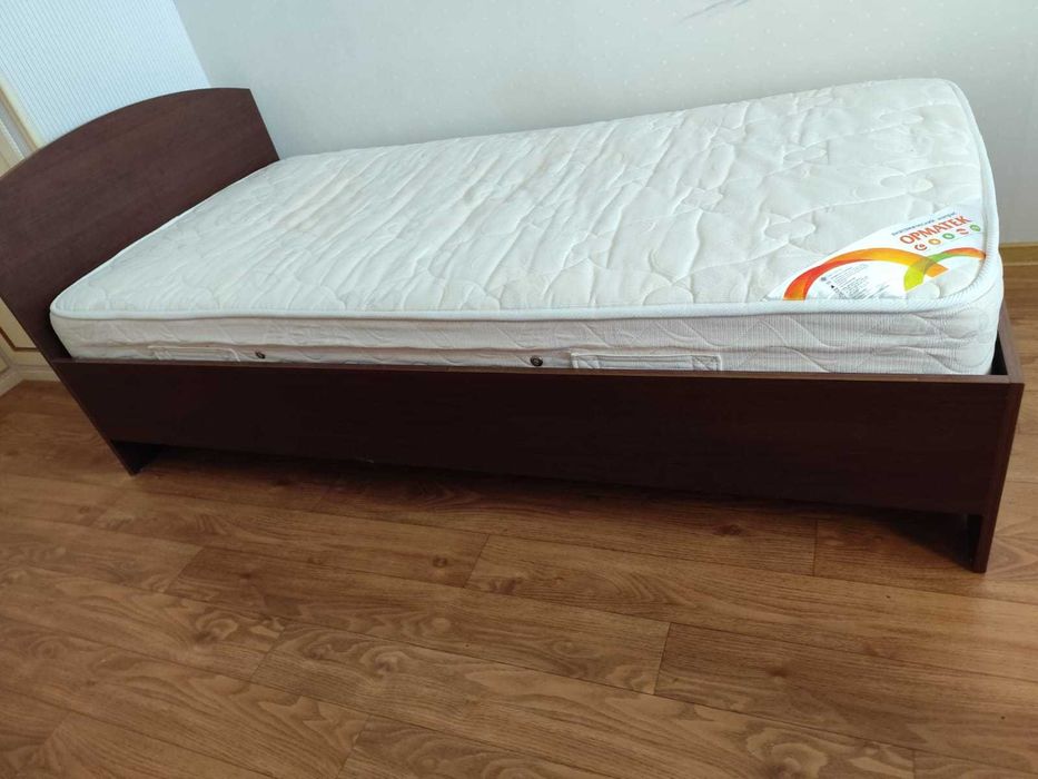 Продам кровать с матрасцем ОРМАТЕК 180*90см
