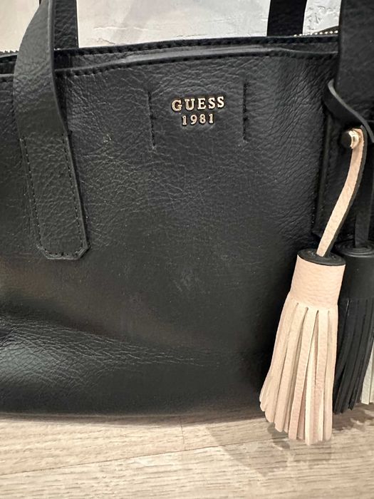GUESS дамска чанта в черно