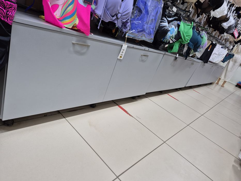 Продам шкафчики для магазина