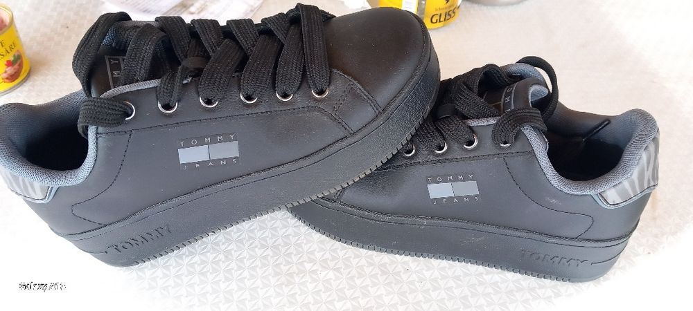 Tommy Hilfiger nr.39, interior 25 cm