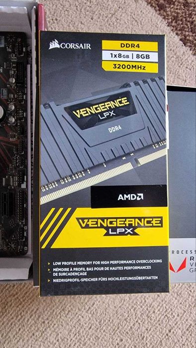 Procesor AMD Ryzen + 8 GB RAM
