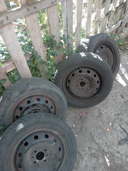 Гуми с джанти оригинални от Рено