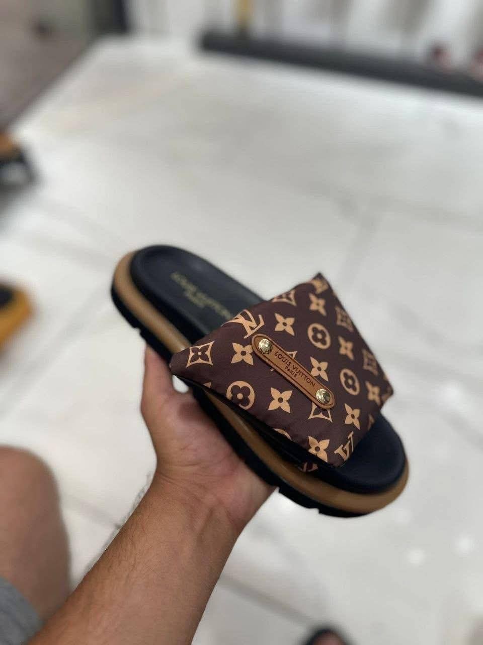 Papuci damă model deosebit