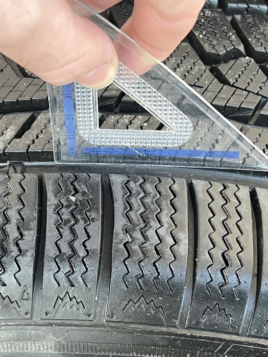 Vand Anvelope iarna 225/55 R17 97H in stare foarte buna