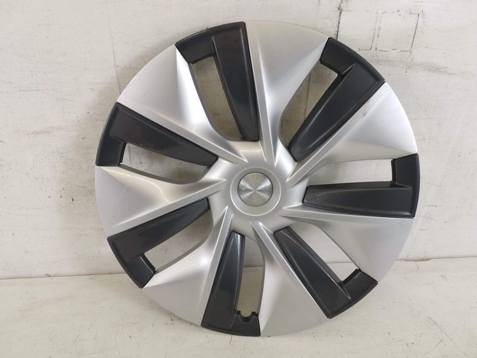 Тесла Модел Y / Tesla Model Y R19 Оригинален капак за джанта в добро с