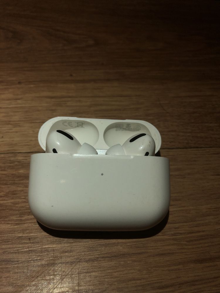 Airpods pro arata bine ca nou !
