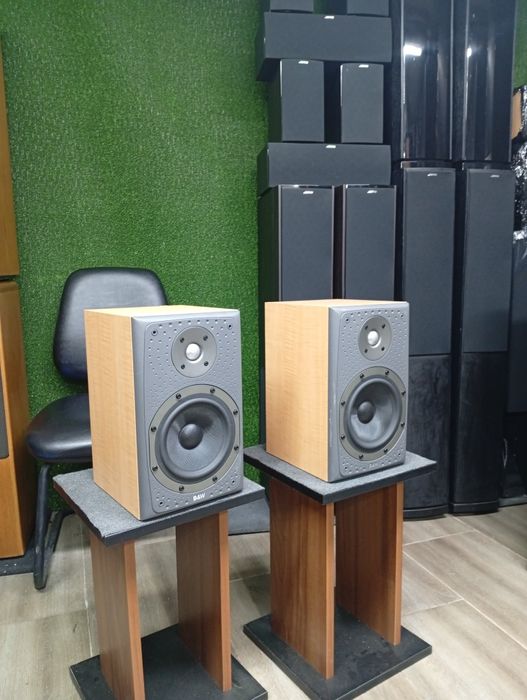 Букшелфи Bowers & Wilkins DM-303