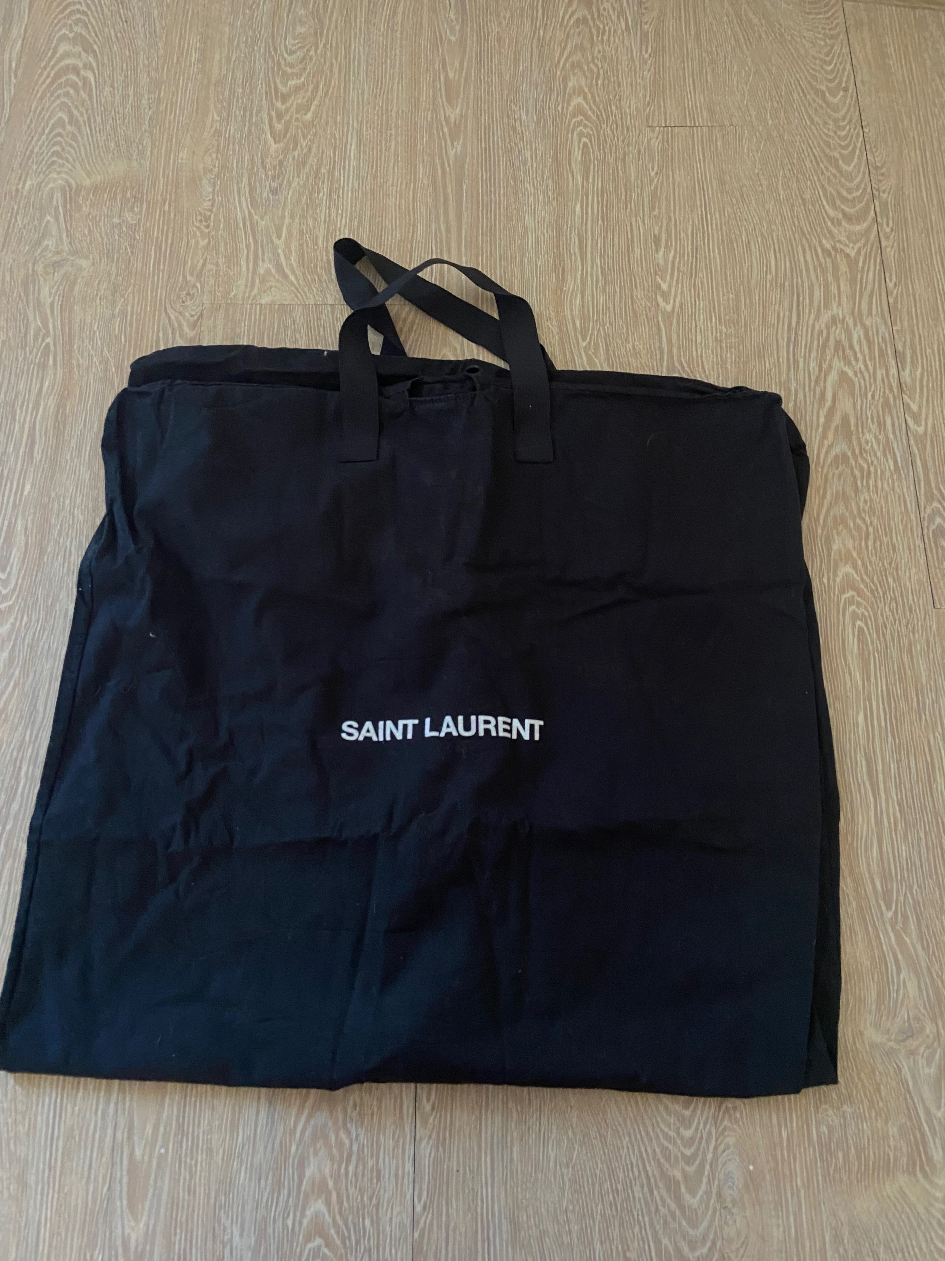 чанта за дрехи saint laurent ysl