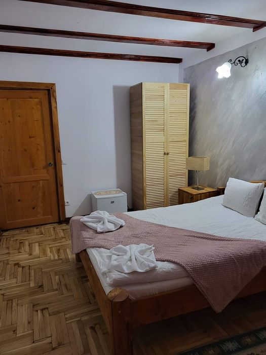 Închiriez casa de vacanță,  zona Sâmbăta de sus ,