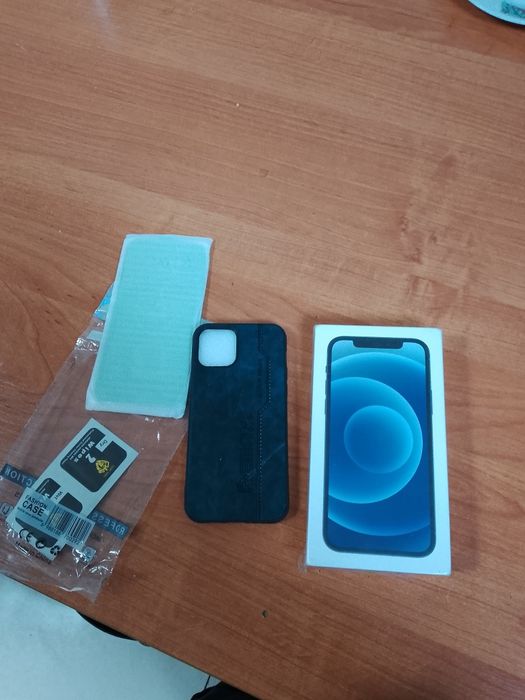 Продам Айфон 12 гб 64