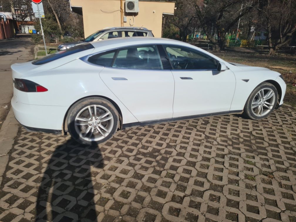 Тesla Model S 2015 Перфектна