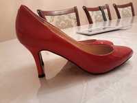 Туфли женские красного цвета