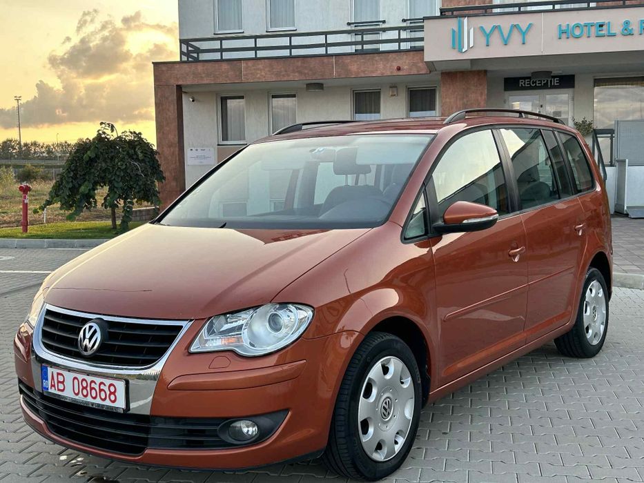 Vând Volkswagen touran an fabricatie 2010