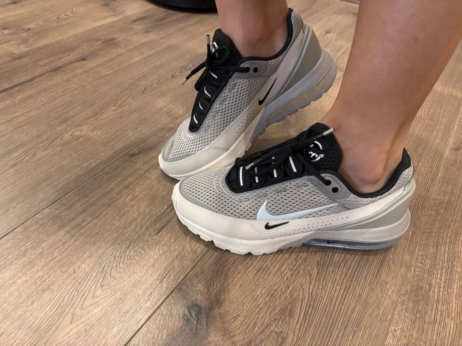 Продавам нови оригинални маратонки Nike Air Max -
номер 38.5 (US 7.5)