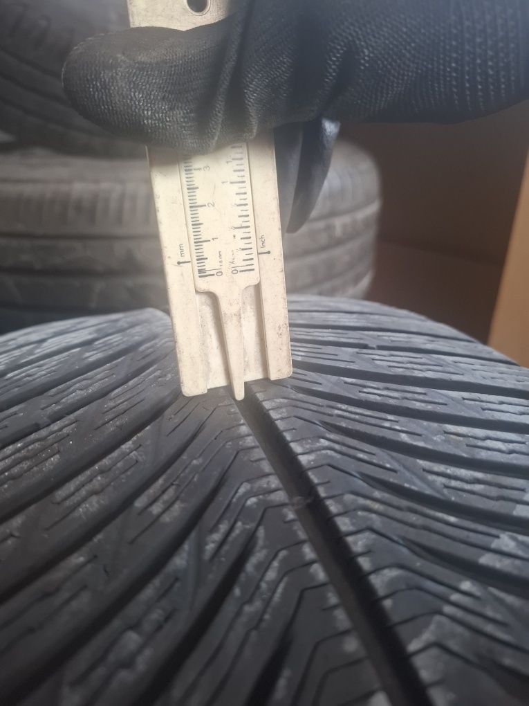 Гуми 255/40/20 Michelin 4 броя зимни дот 0719