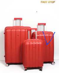 Продам чемодан красного цвета