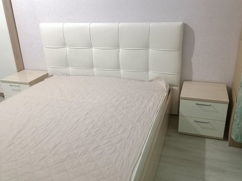 Продам двуспальную кровать почти новую с подъёмным матрасом