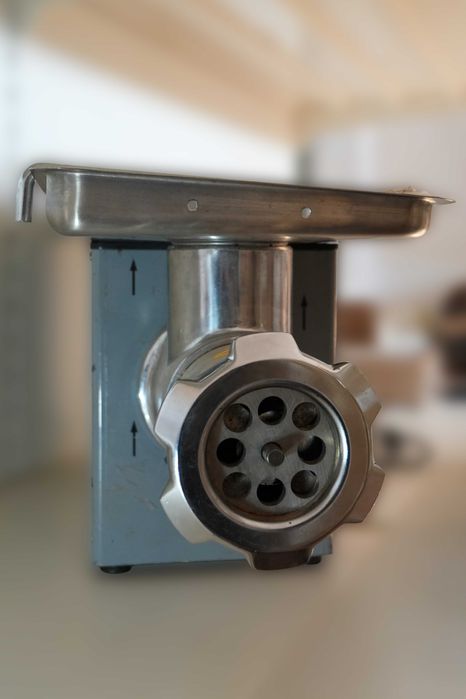 Mașinărie tocat carne profesională – 4500 lei – Ca nouă