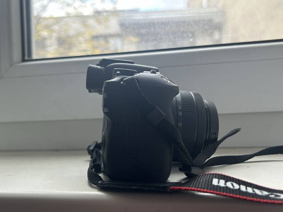 Canon EOS R50 Aparat Foto Mirrorless Kit cu obiectiv RF 18/45 mm