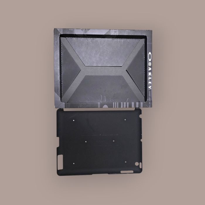 Кейс OAKLEY за iPad 2nd+3rd+4th generation 16,32,64,128 GB