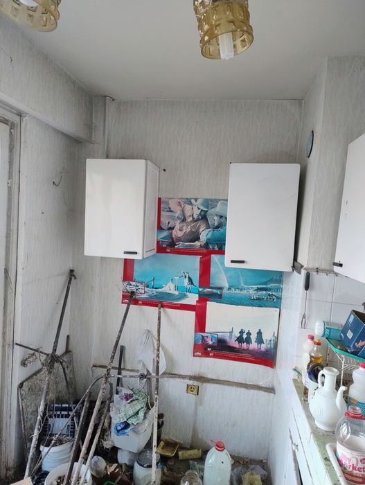 Продавам метални шкафове