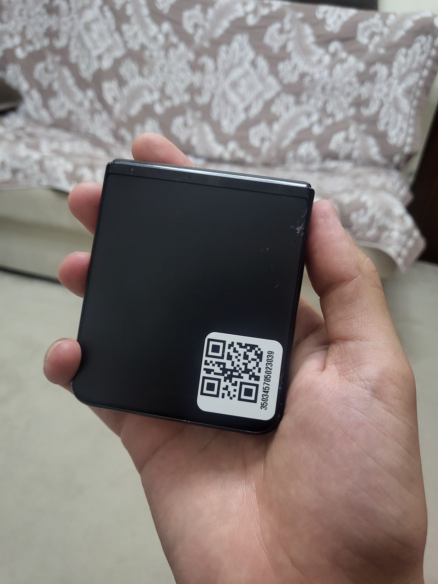 Samsung Galaxy Z Flip3 8/256 gb holati Rasmda aybi yo'q obmen yo'q