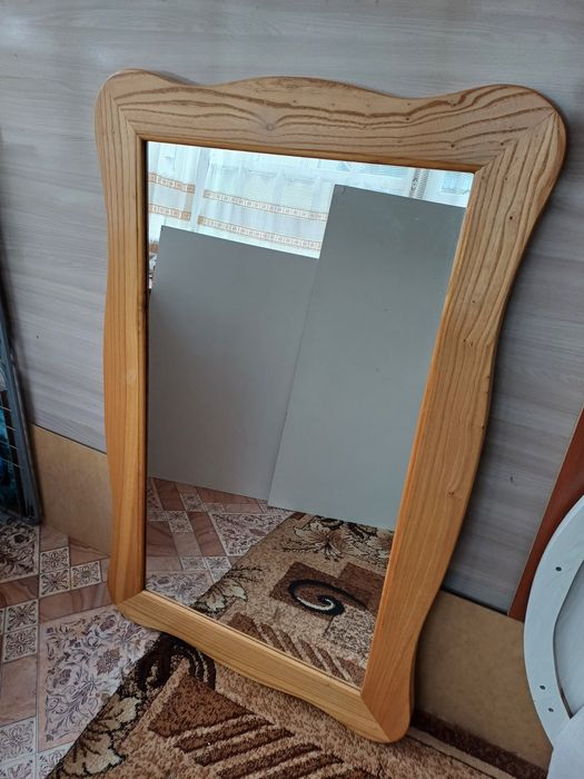 Продам зеркало в раме.