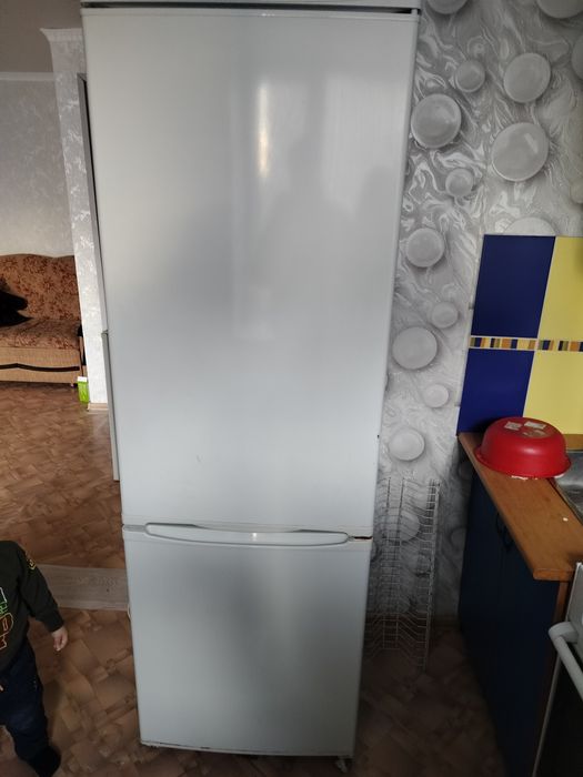 Продам холодильник