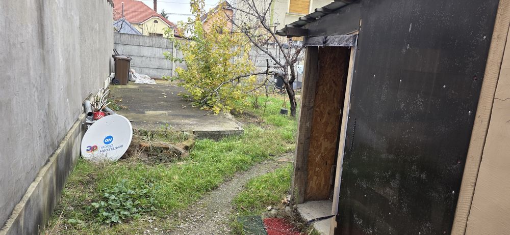 Vand casa o cam 30 m teren 100m