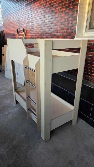 Продам кровать двух спальная два этажа