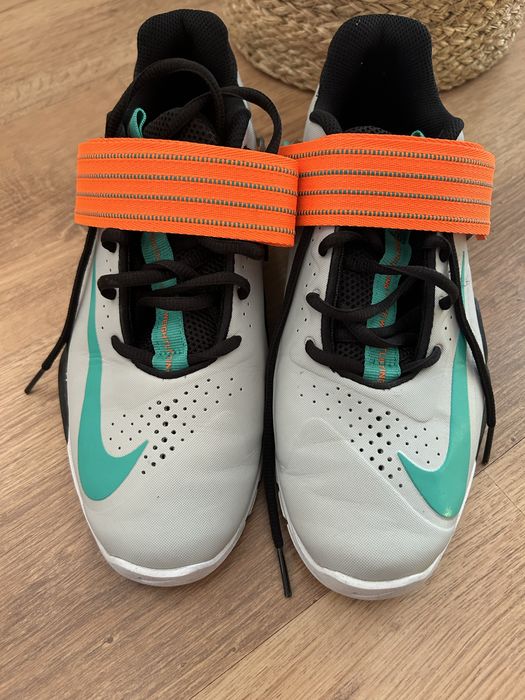 Vand adidasi Nike sport haltere