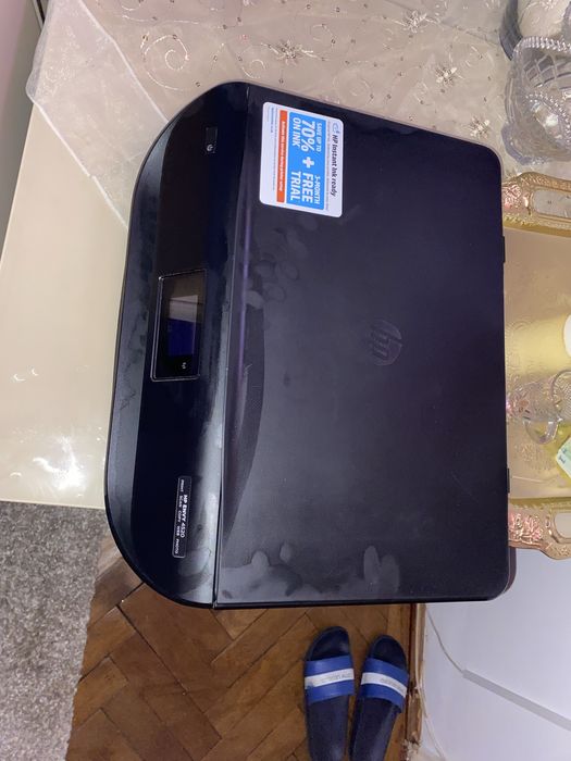 Imprimanta Hp arata foarte bine are tus negru si color aproape noi