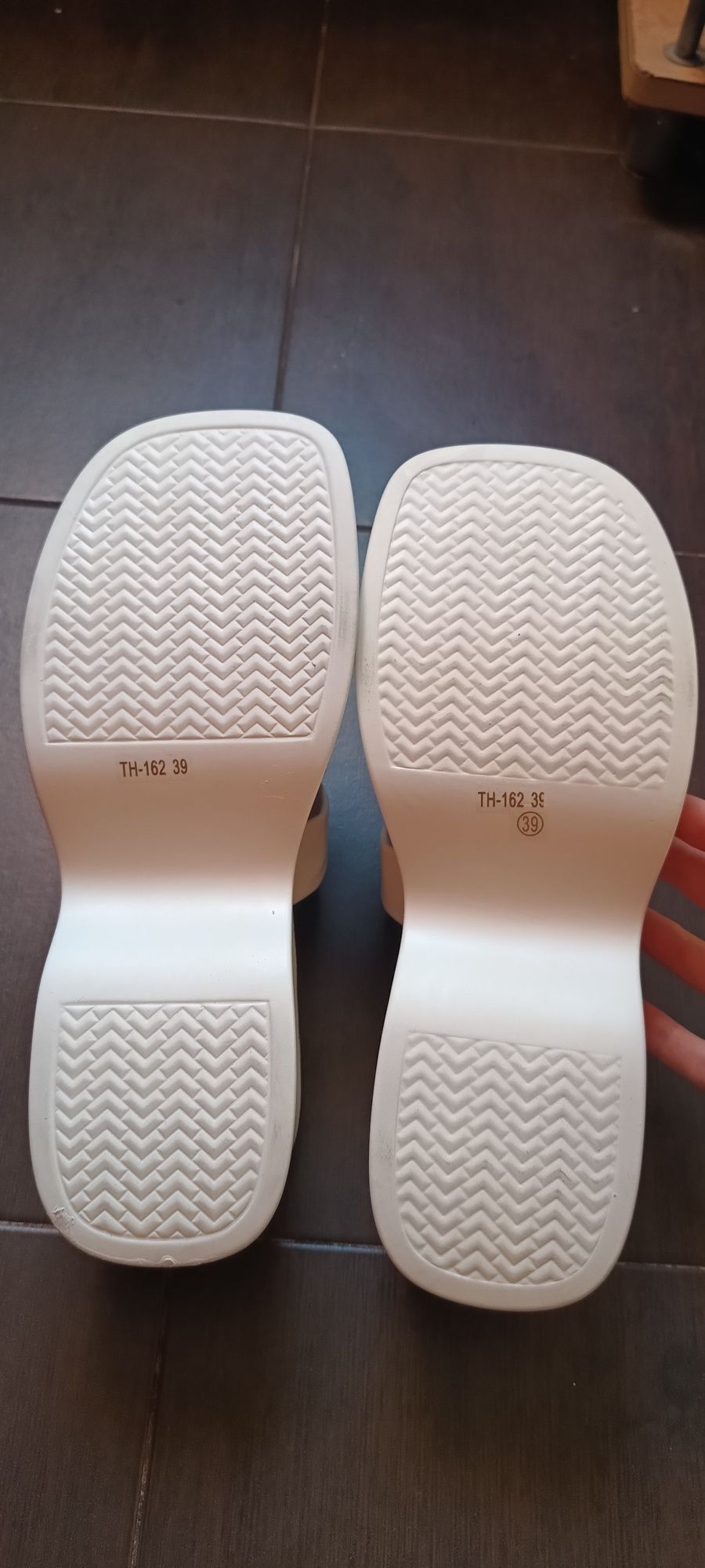 Papuci înalți și confortabili