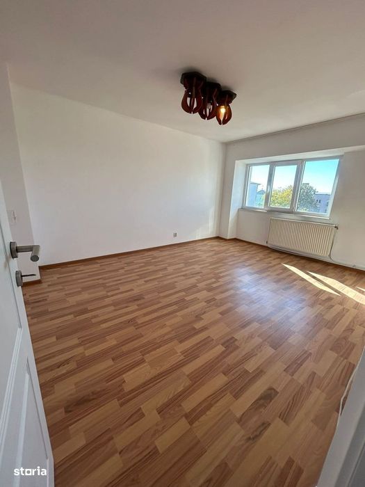 De vanzare 3 camere decomandat,Pietonal Stefan cel Mare