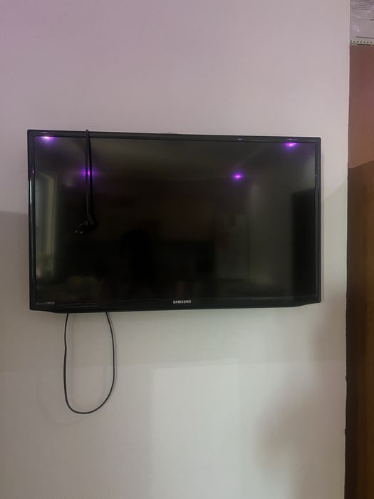 Телевизор бу Самсунк жұмыс жасап тұр