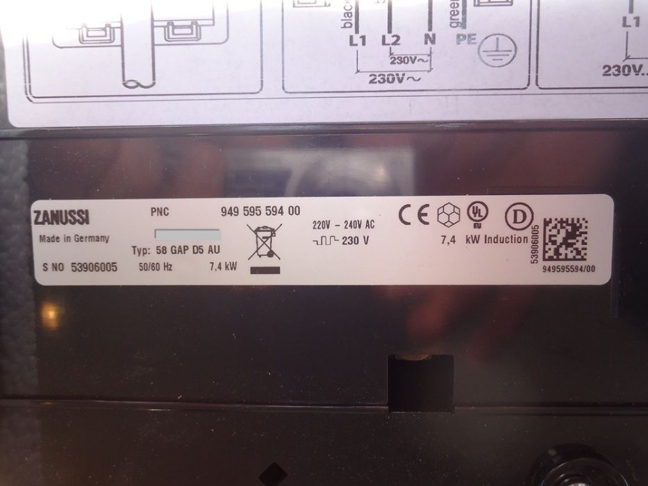 1.Професионален Индукционен настолен котлон четери плочи марка ZANUSSI