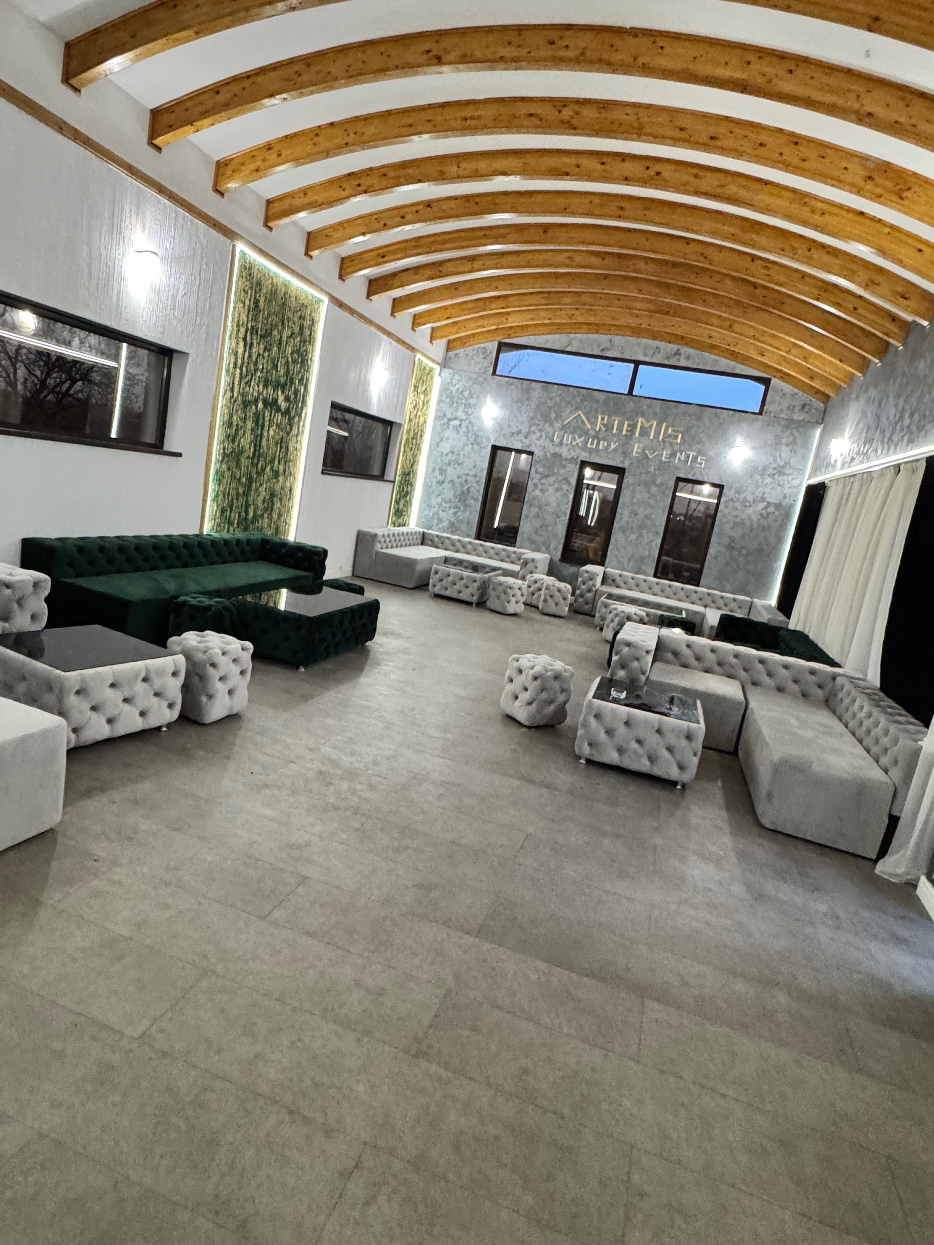 Vila de închiriat pentru/petreceri private/zile de naștere/cununie/etc
