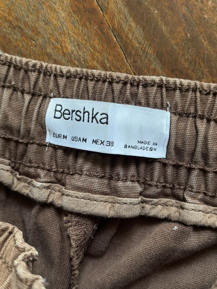 Dickies,levi’s,bershka