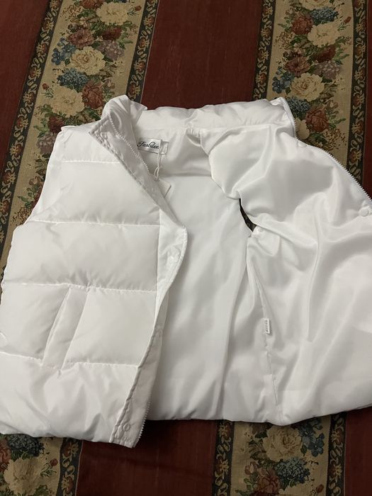 жилетка белая  новая