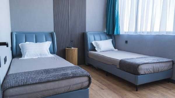 Дава се под наем Тристаен апартамент в Бургас, Сарафово - 190 кв.м за 1900 € - Снимка #1