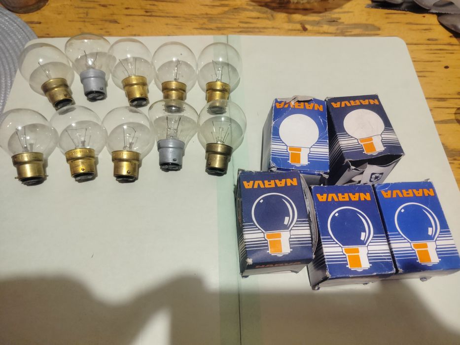 Это лампы накаливания NARVA 110 V , 25 W.