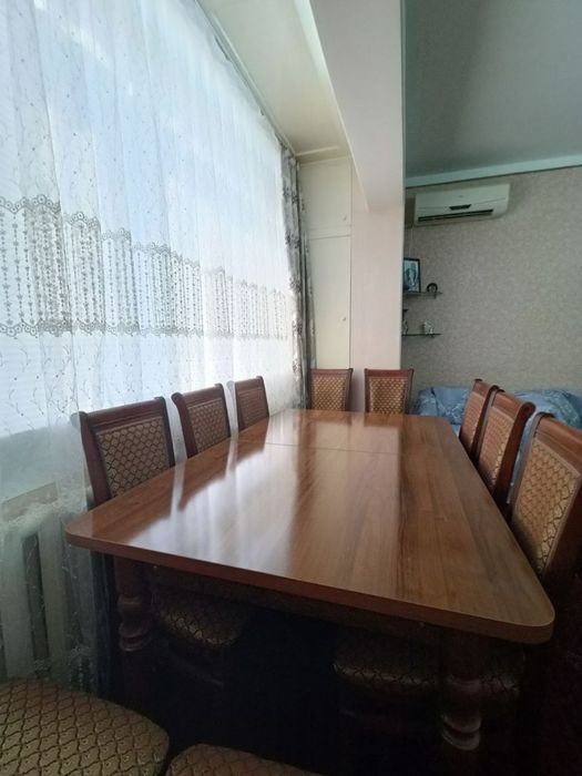 Продается стол и стулья