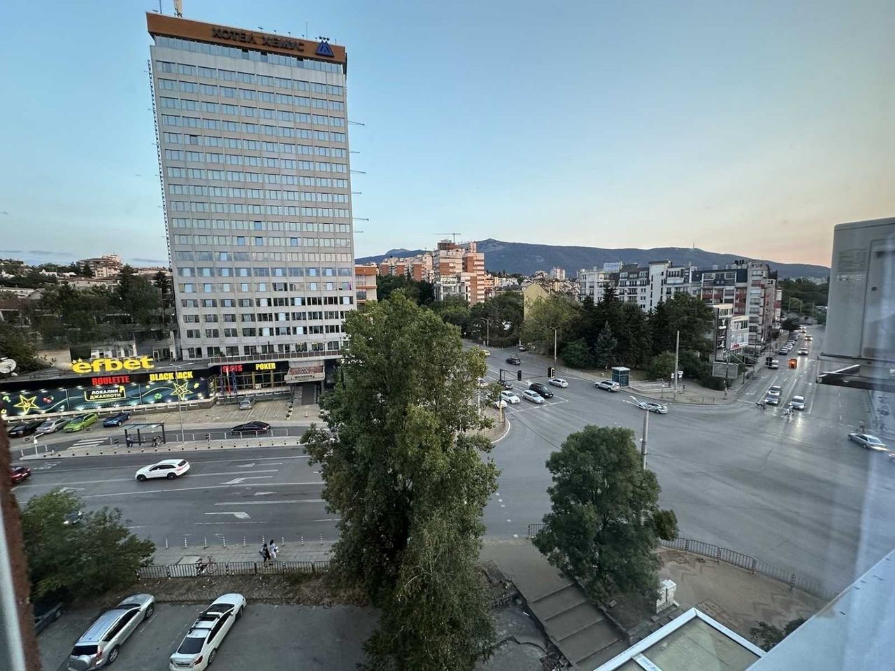 Дава се под наем Двустаен апартамент в София, Лозенец - 41 кв.м за 550 € - Снимка #2