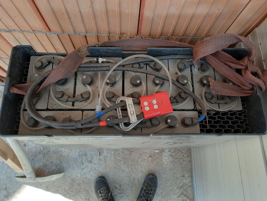 Vând acumulator fotovoltaice 48 v-24v