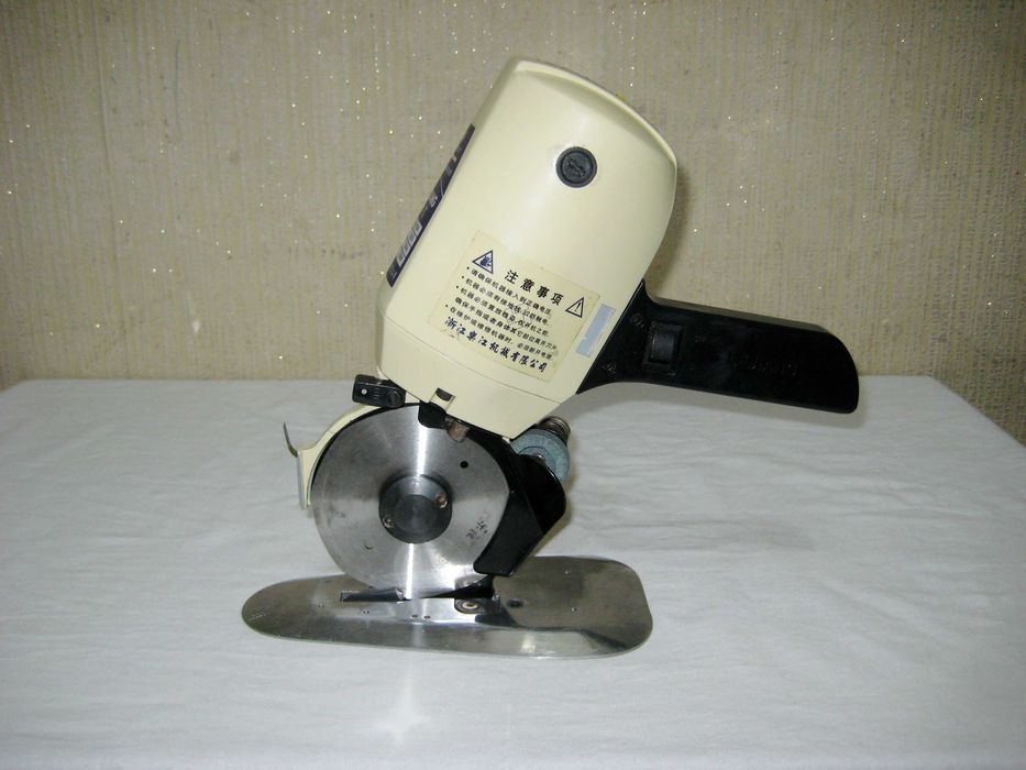 Раскройный нож дисковый LEJIANG 100мм для ткани почти новым состоянии!