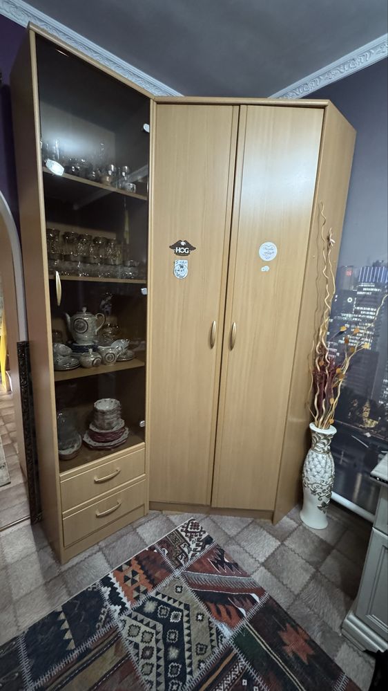 Продам угловой шкаф с пеналом