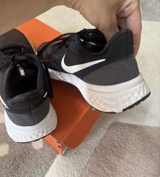 Унисекс маратонки Nike Revolution 5