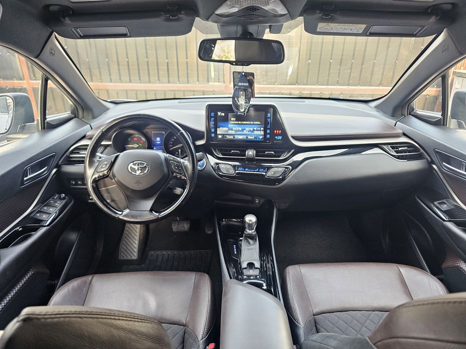 Toyota C-HR 1.8h Lounge 2w CVT