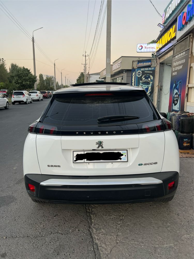 Peugeot e- 2008 ev электрокроссовер