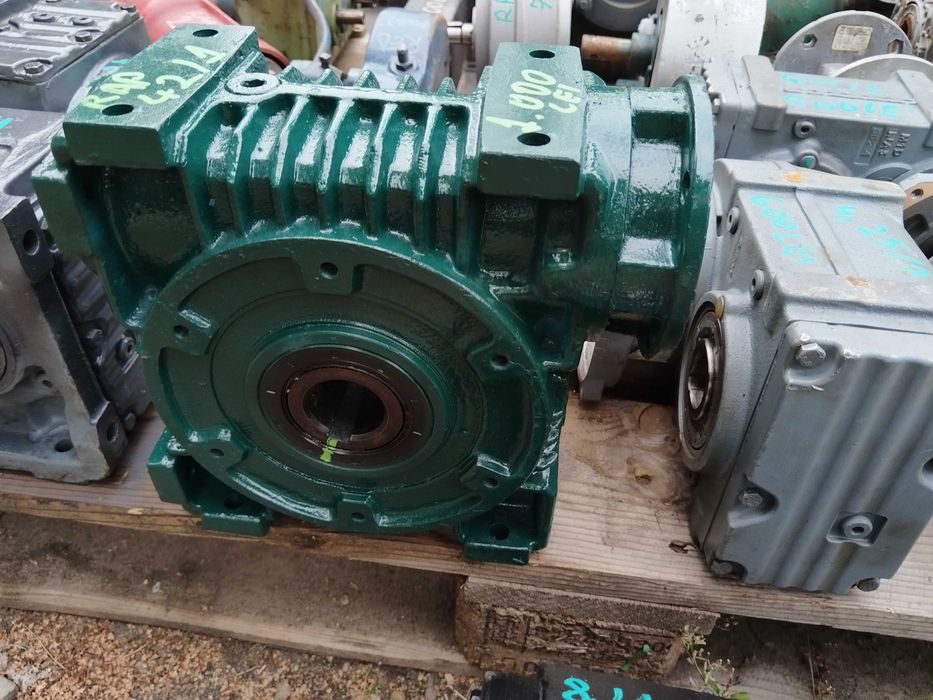 Reductor pentru troliu tractoras